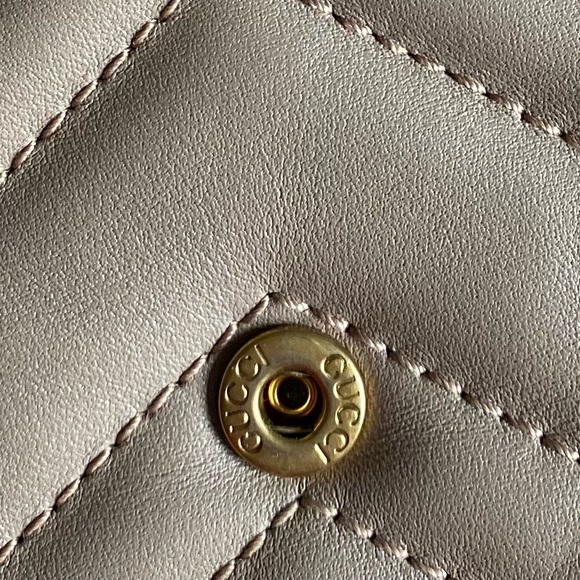 * 𝑺𝑶𝑳𝑫 * AUTHENTIC GUCCI GG Marmont matelassé leather super mini bag - Picture 7 of 13